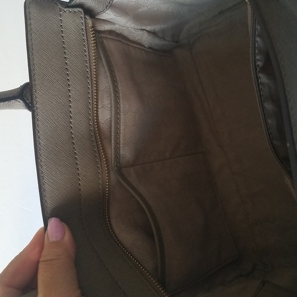 Michael kors bag - Picture 7 of 12